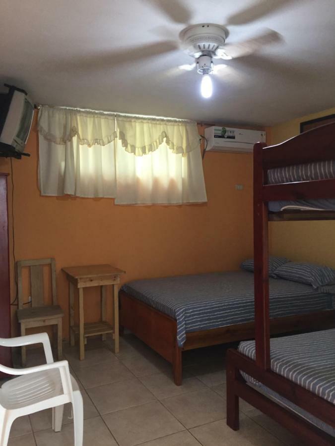 Hostal Sarai เปเดอร์นาเลส ภายนอก รูปภาพ
