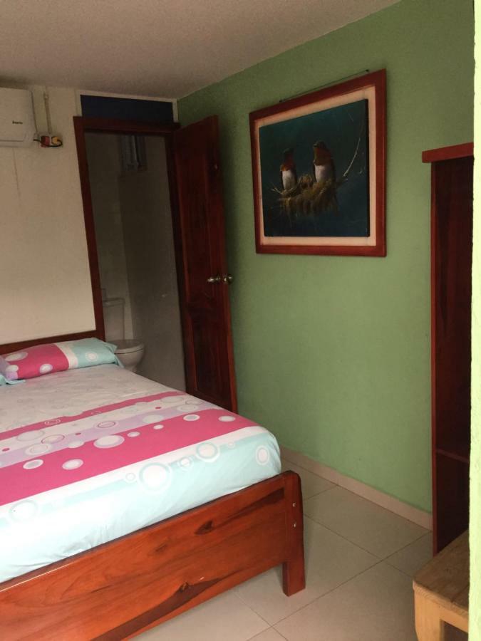 Hostal Sarai เปเดอร์นาเลส ภายนอก รูปภาพ
